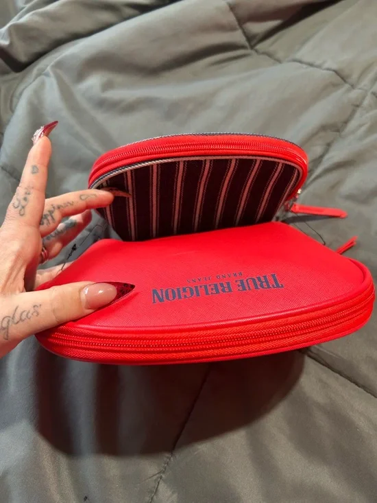 True Religion -2 cosmetic bags NWT ❤️ - Picture 3 of 5